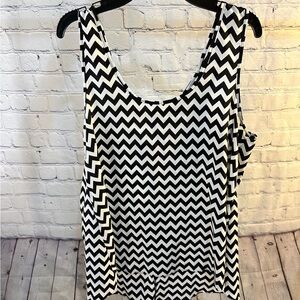 Black and White Chevron Women's Top